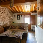 Apartamentos A Fala En San Martin De Trevejo, Batuecas 1 Y Trevejo, Pizarro 24, Sierra De Gata *